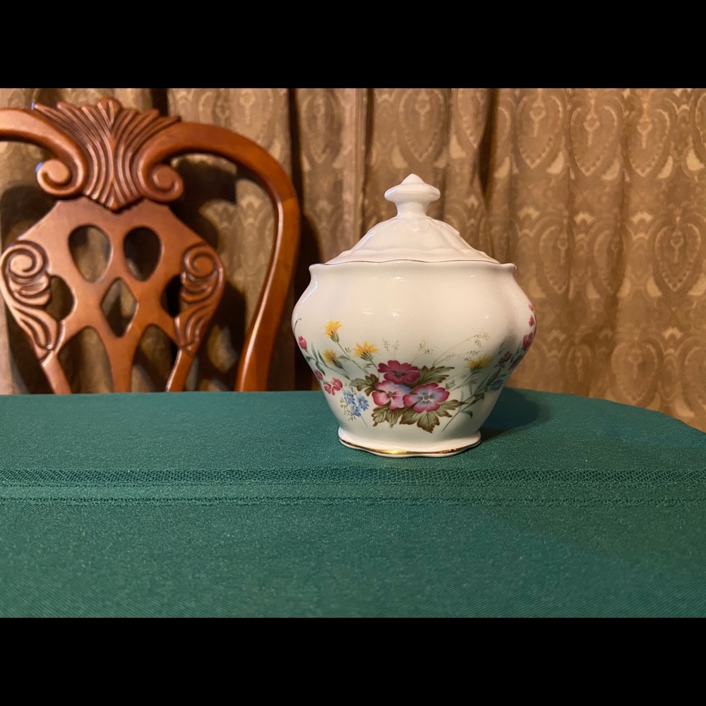 Sugar bowl